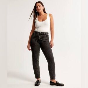 Abercrombie & Fitch The Mom High Rise Curve Love Jeans